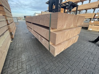 Ca. 10x Douglas balken fijnbezaagd, 200x200mm, lengte 400cm